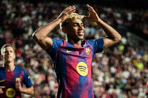 半岛体育官网-维斯塔潘：亚马尔的表现令人印象深刻，他会在未来几年赢得金球奖